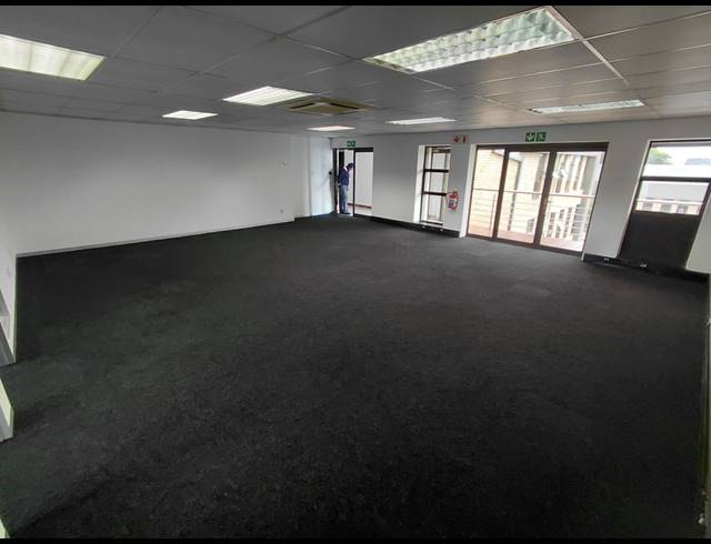 121M² OFFICE TO LET IN HURLINGHAM